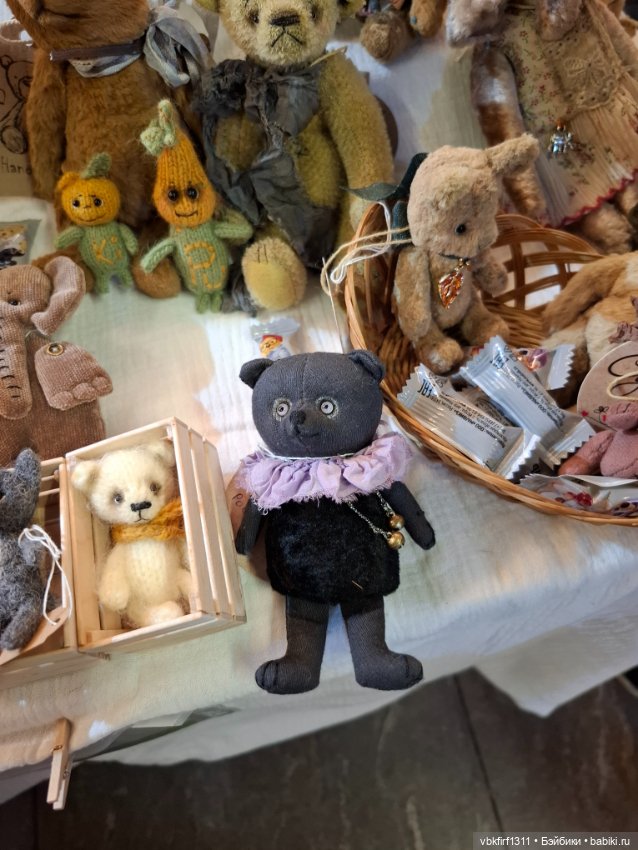 Мишка с куклою — Выставки кукол и мишек Тедди: фоторепортажи