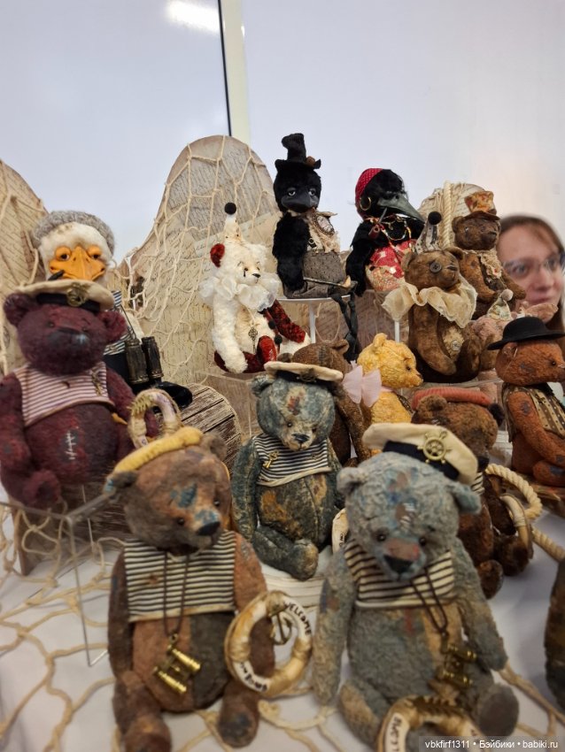Мишка с куклою — Выставки кукол и мишек Тедди: фоторепортажи