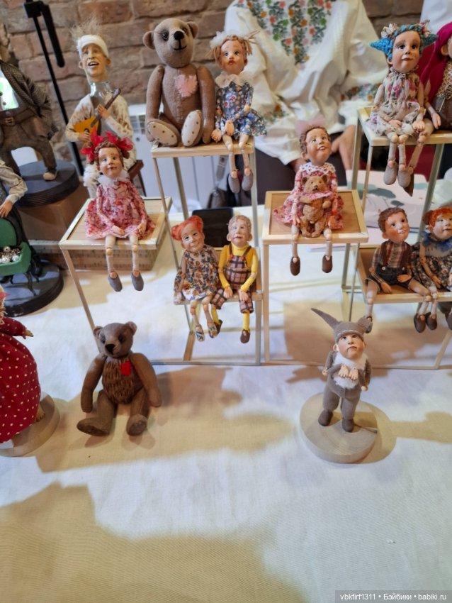 Мишка с куклою — Выставки кукол и мишек Тедди: фоторепортажи