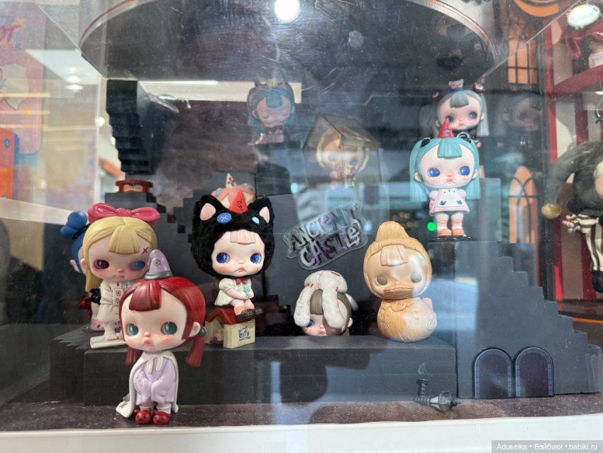 В одном магазинчике Pop Mart