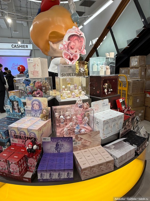 В одном магазинчике Pop Mart