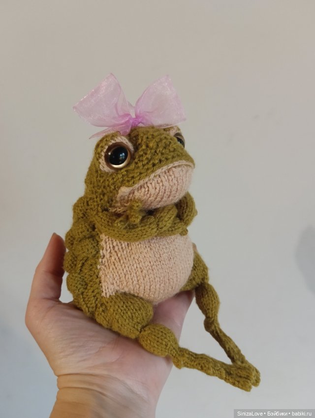 Жабонька Люси — Вязаные игрушки и амигуруми: крючком (фото 7)