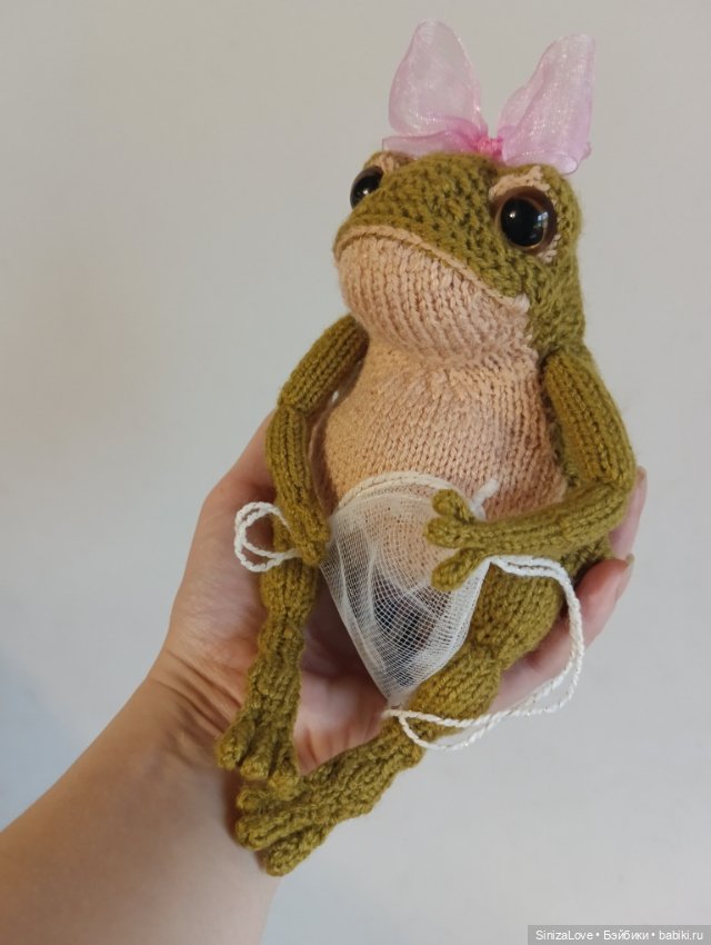 Жабонька Люси — Вязаные игрушки и амигуруми: крючком (фото 9)
