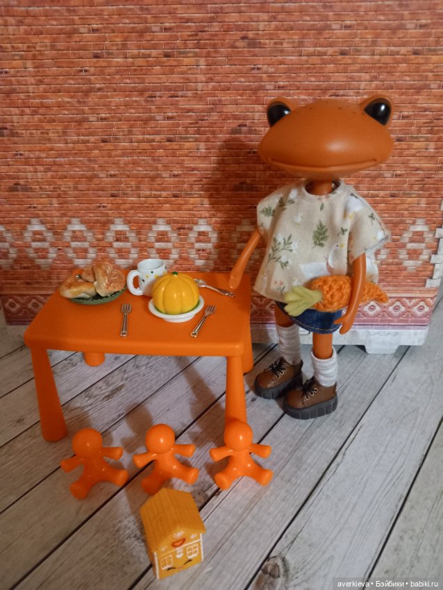 Что то на оранжевом — Фигурки Studio