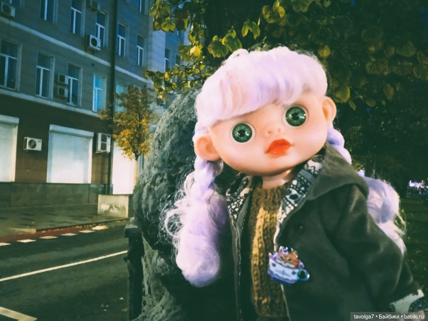 Девочка-Совя на улицах Москвы