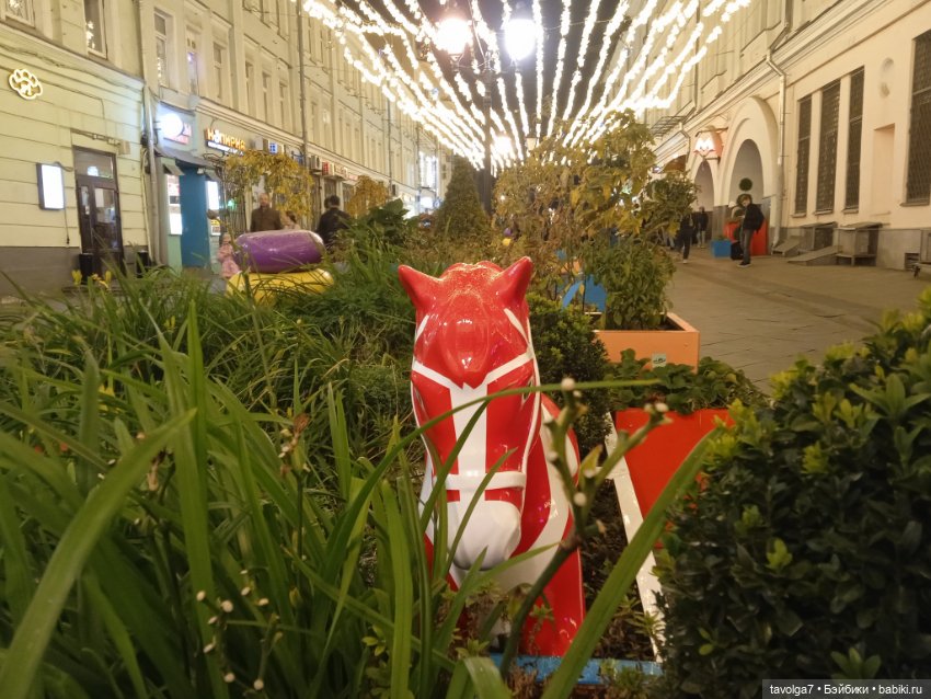 Девочка-Совя на улицах Москвы