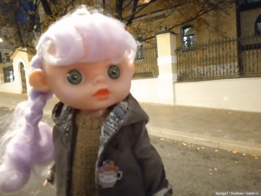 Девочка-Совя на улицах Москвы