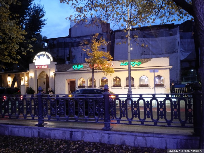 Девочка-Совя на улицах Москвы