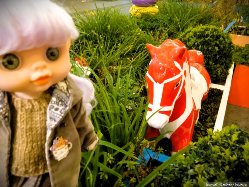 Девочка-Совя на улицах Москвы