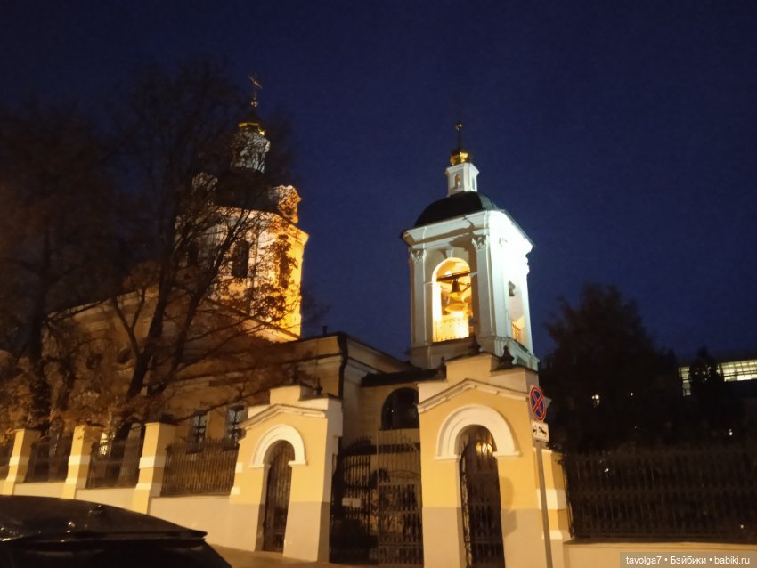 Девочка-Совя на улицах Москвы