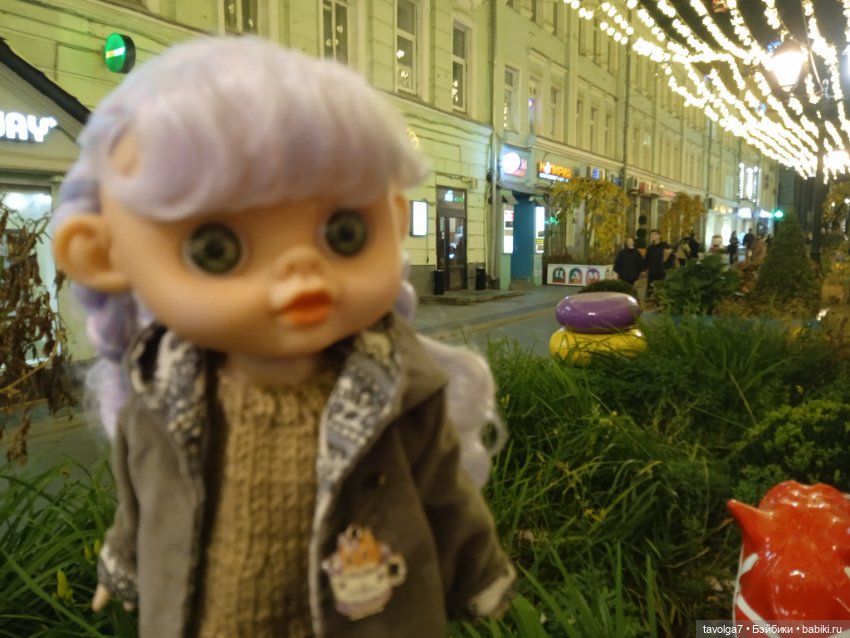 Девочка-Совя на улицах Москвы