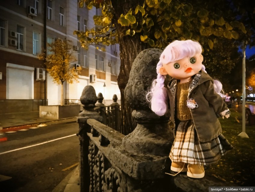 Девочка-Совя на улицах Москвы