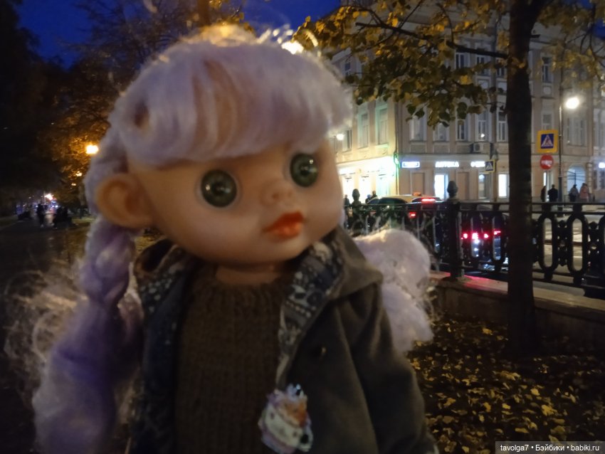 Девочка-Совя на улицах Москвы