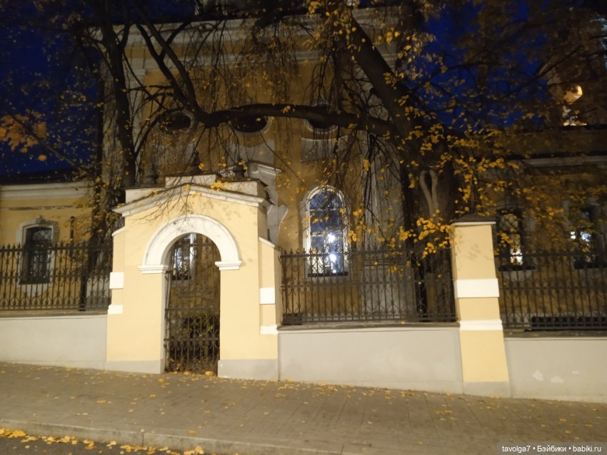 Девочка-Совя на улицах Москвы