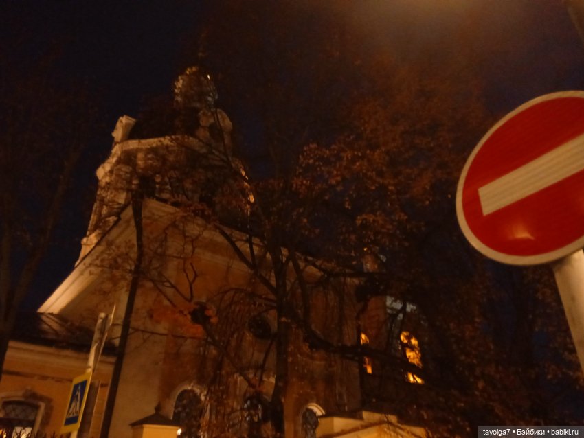 Девочка-Совя на улицах Москвы