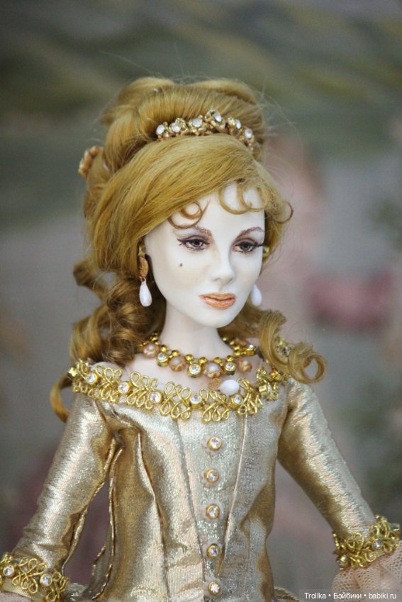 Анжелика в золотом платье (фото 8)