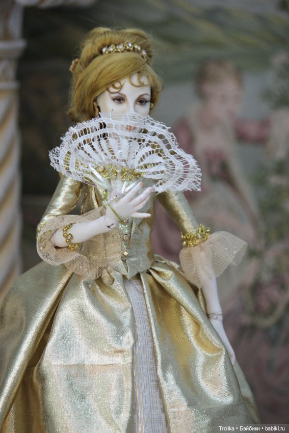 Анжелика в золотом платье (фото 6)