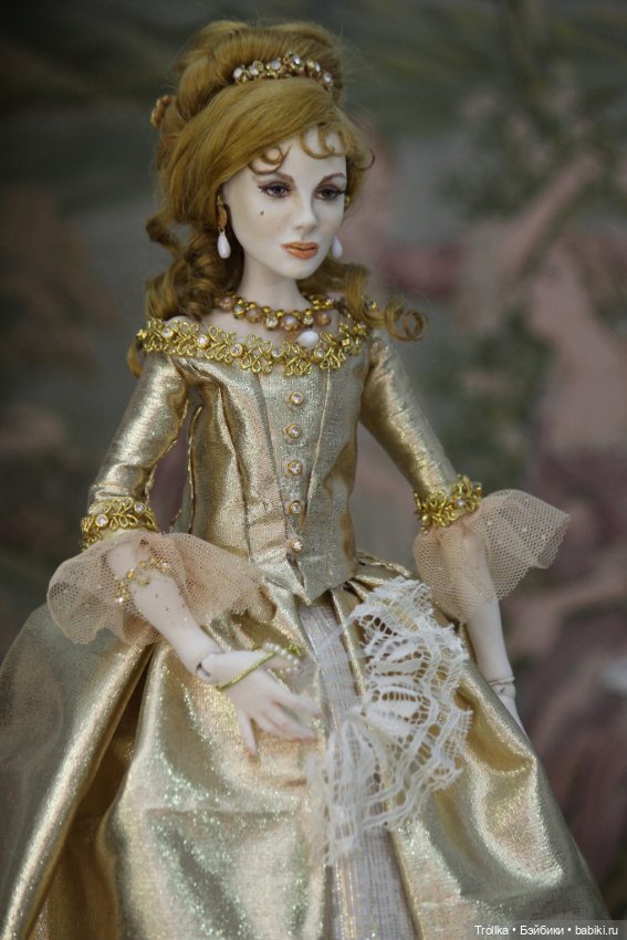 Анжелика в золотом платье (фото 3)