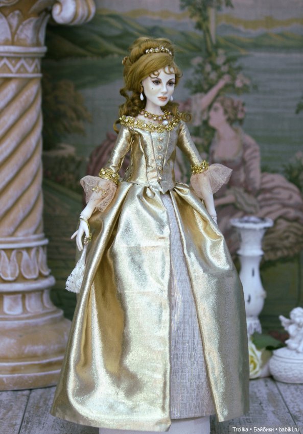 Анжелика в золотом платье
