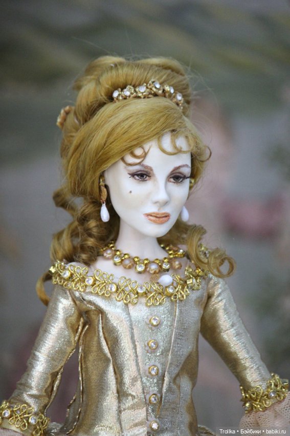 Анжелика в золотом платье (фото 5)