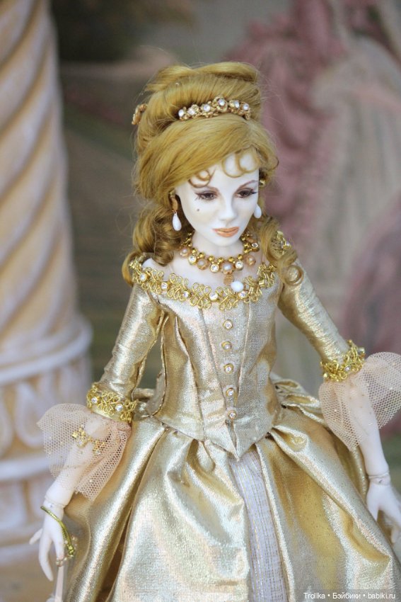 Анжелика в золотом платье (фото 9)