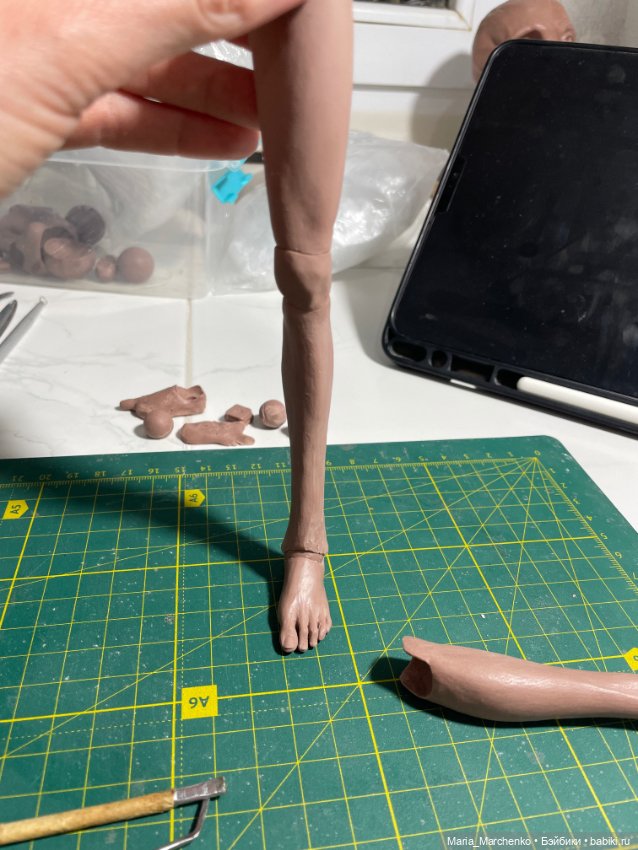 Доделала ступни 🥳 — Авторские шарнирные куклы своими руками: лепка (фото 3)