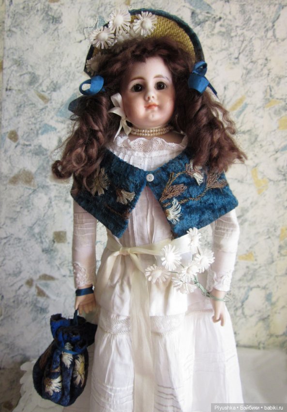 Рассматривая старые фотографии