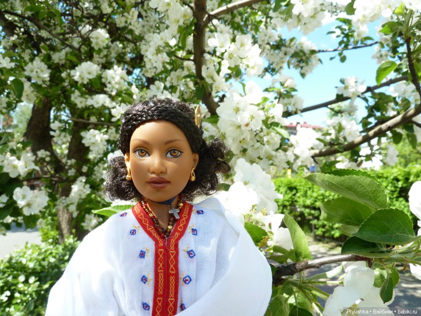 Рассматривая старые фотографии