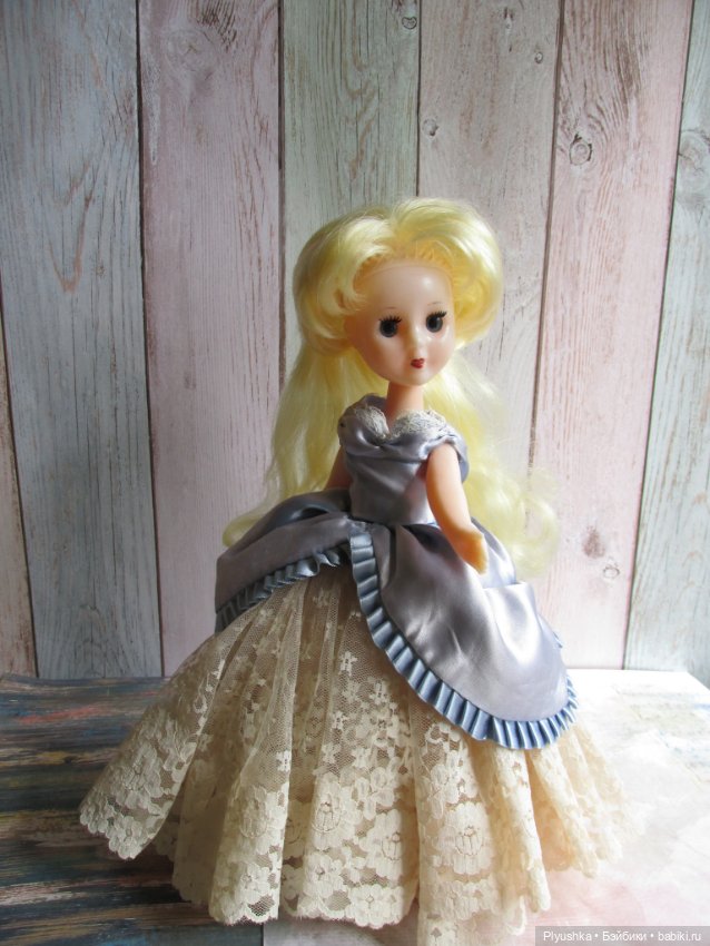 Рассматривая старые фотографии