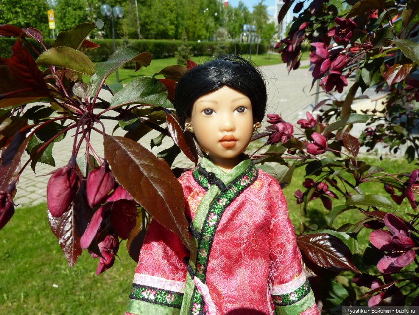 Рассматривая старые фотографии