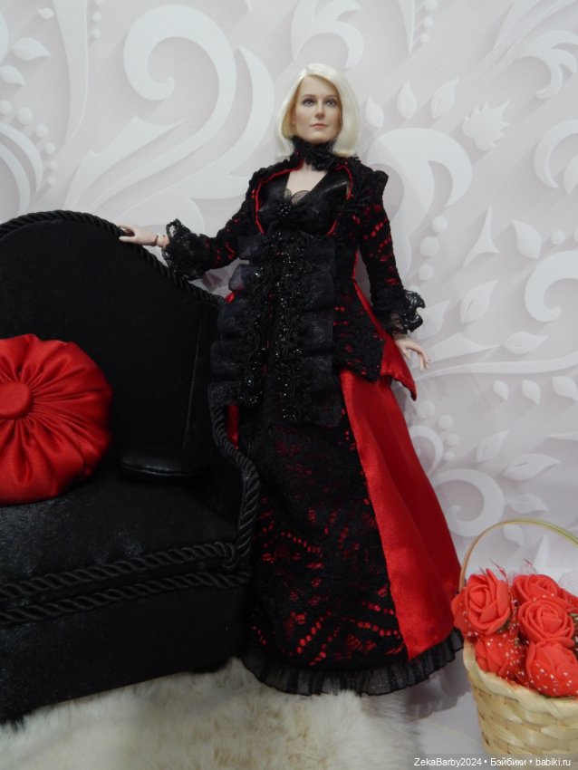 Коломбина, скрипачка, вампирша и кое-что еще (фото 10)