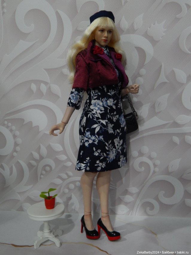 Коломбина, скрипачка, вампирша и кое-что еще (фото 5)