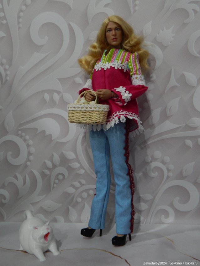 Коломбина, скрипачка, вампирша и кое-что еще (фото 7)