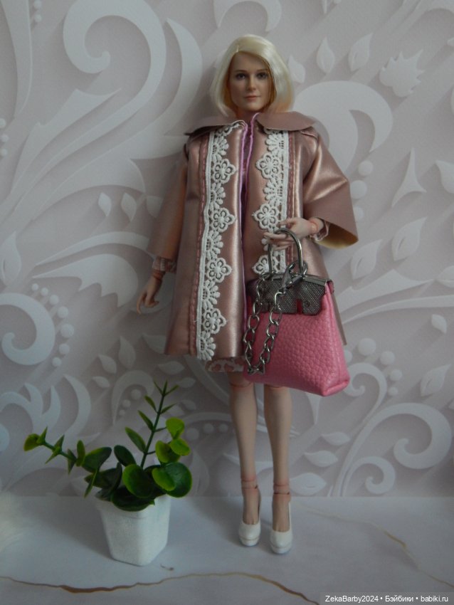 Коломбина, скрипачка, вампирша и кое-что еще (фото 4)