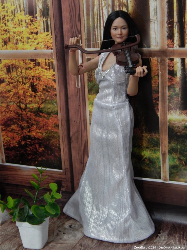 Коломбина, скрипачка, вампирша и кое-что еще