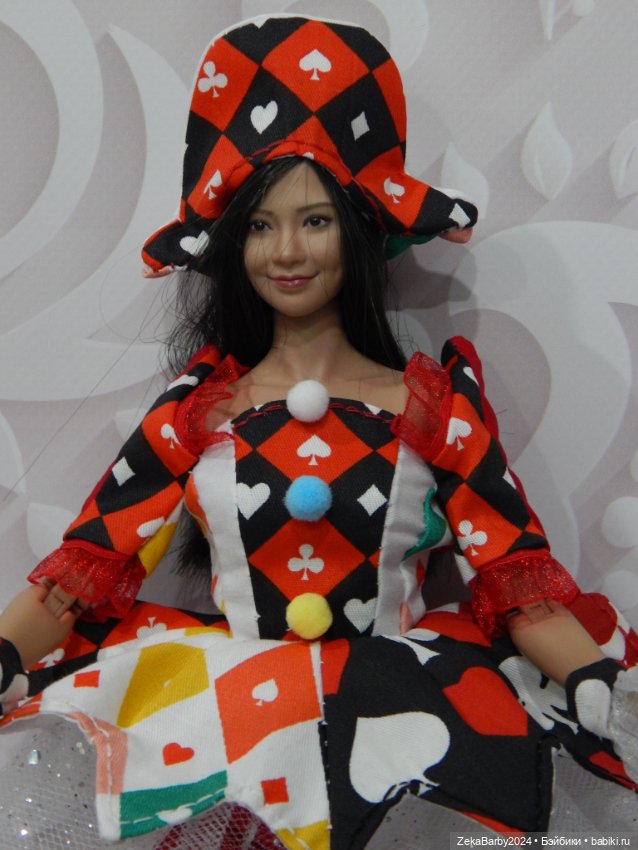 Коломбина, скрипачка, вампирша и кое-что еще