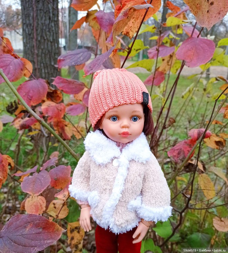 У природы свои резоны: где-то снег небеса роняют, где- то осень желтеет мудро