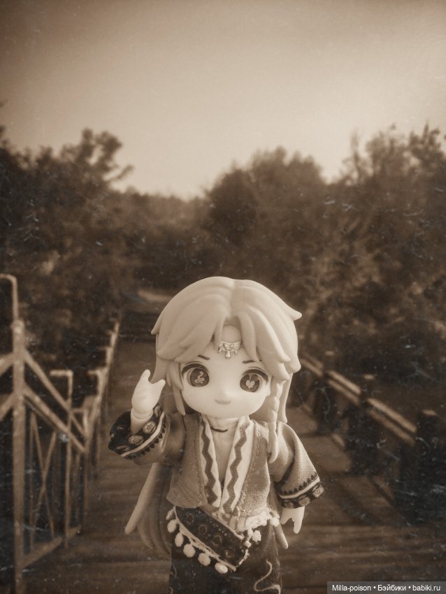 Ли Бин и винтажный мостик