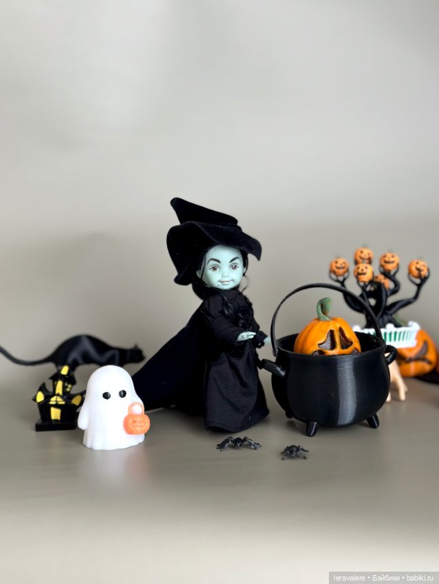 Фотоподборка к хеллоуину — Коллекции игровых кукол (Playline): фото полок (фото 9)