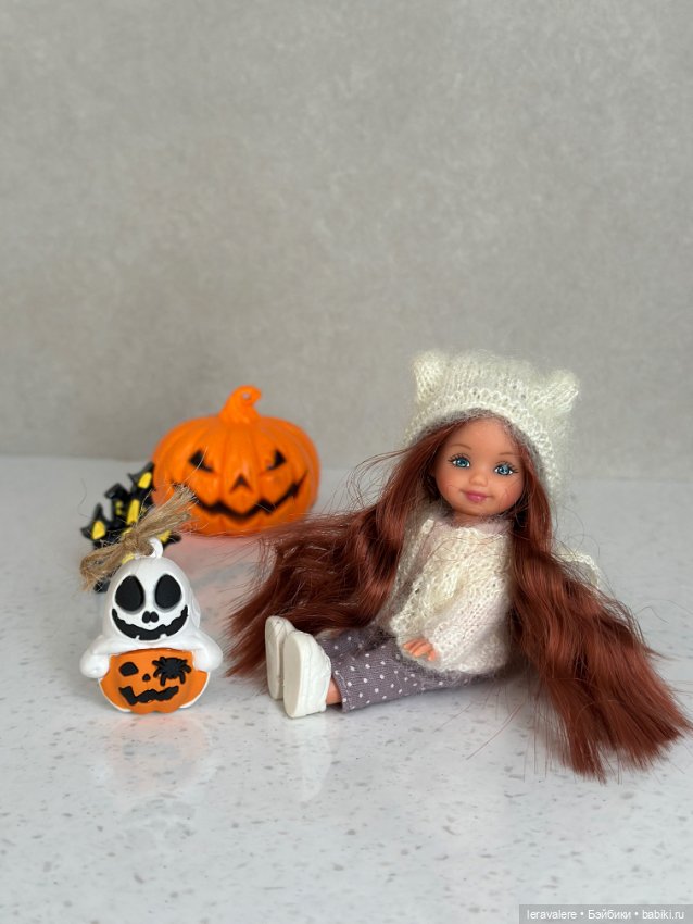 Фотоподборка к хеллоуину — Коллекции игровых кукол (Playline): фото полок (фото 7)