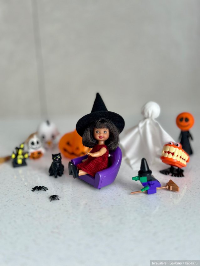 Фотоподборка к хеллоуину — Коллекции игровых кукол (Playline): фото полок (фото 10)
