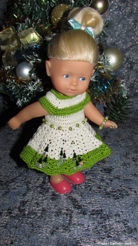 Вязаное платье «Новогодняя ёлочка» на кукол Corolle mini 20 см. Предновогодний показ "Рождественская Сказка для кукол" (фото 2)