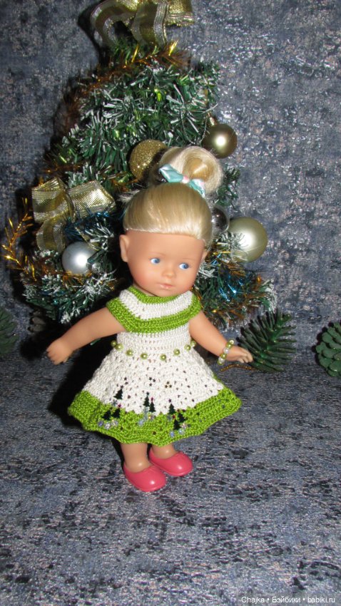 Вязаное платье «Новогодняя ёлочка» на кукол Corolle mini 20 см. Предновогодний показ "Рождественская Сказка для кукол"