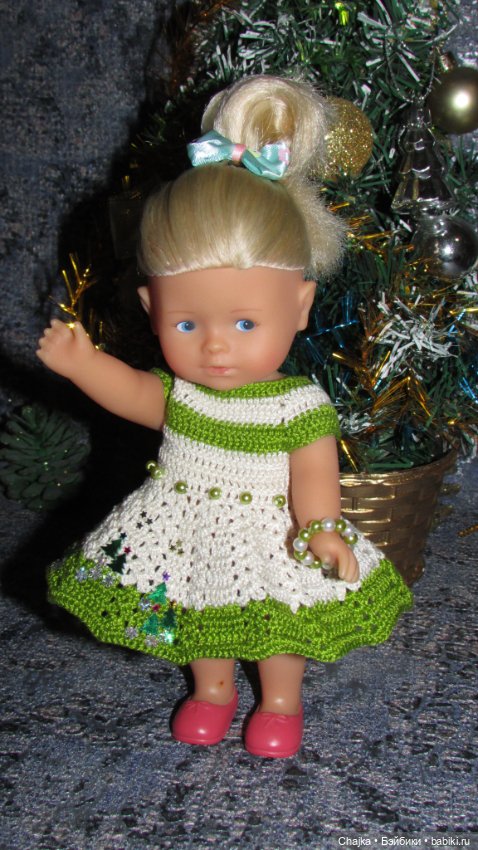 Вязаное платье «Новогодняя ёлочка» на кукол Corolle mini 20 см. Предновогодний показ "Рождественская Сказка для кукол" (фото 6)