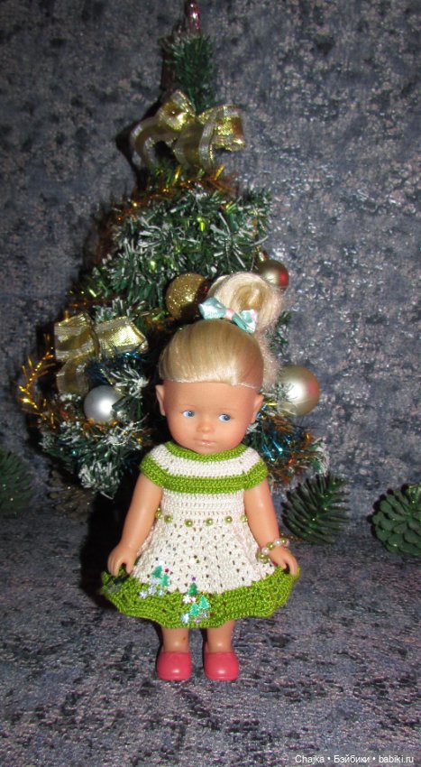 Вязаное платье «Новогодняя ёлочка» на кукол Corolle mini 20 см. Предновогодний показ "Рождественская Сказка для кукол"