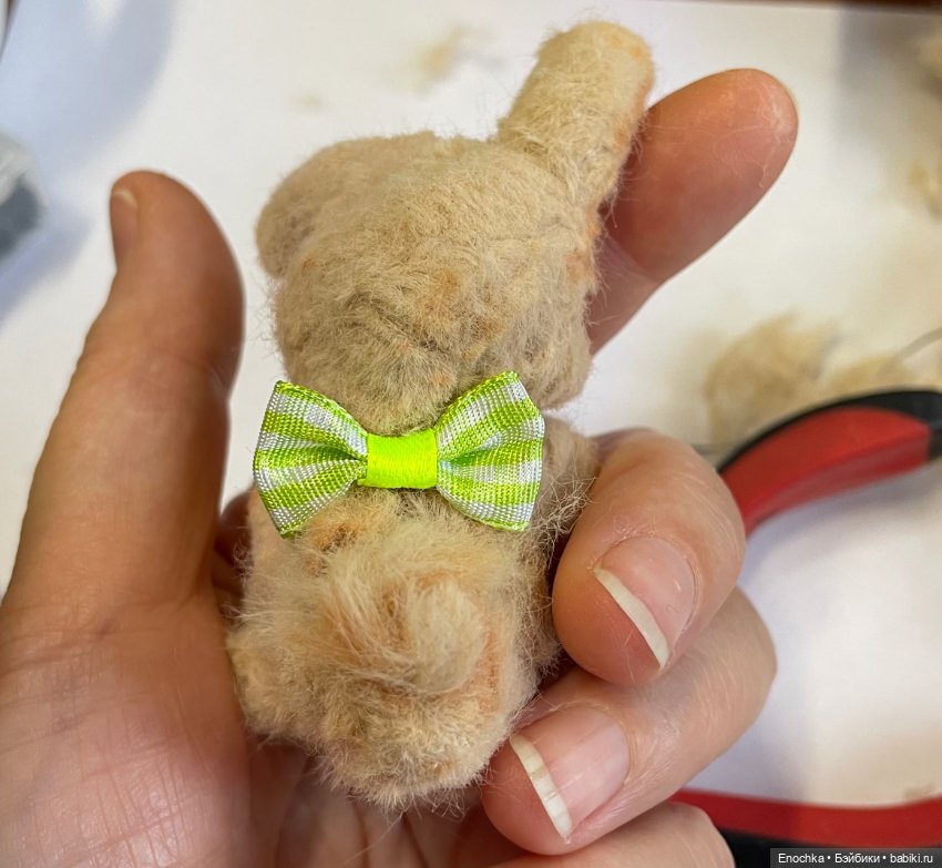 Зайка из пушистой проволоки (фото 9)