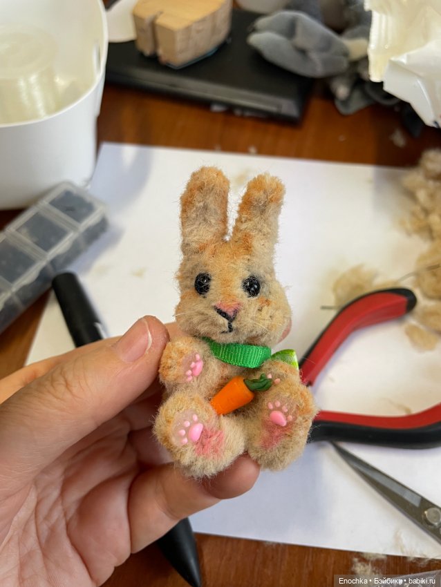 Зайка из пушистой проволоки