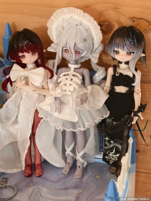 Морские самоцветы, серебристая змея