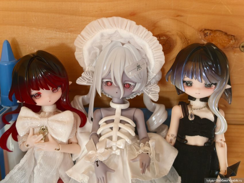 Морские самоцветы, серебристая змея