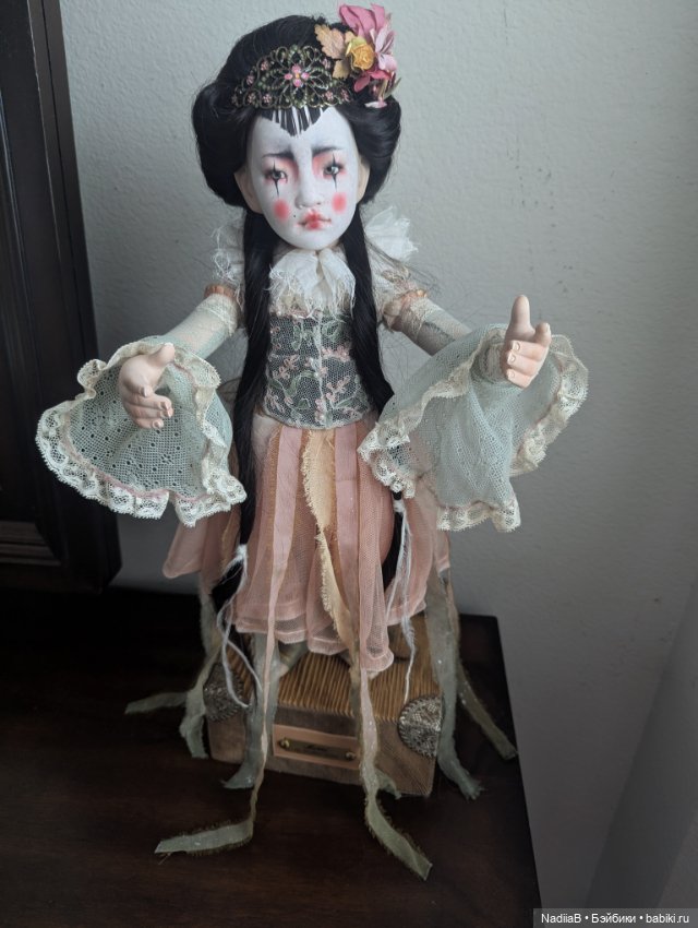 Beatrice Perini большая шарнирная фарфоровая кукла ООАК